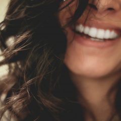 Een stralende glimlach: Het belang van mondverzorging voor een goede uitstralin